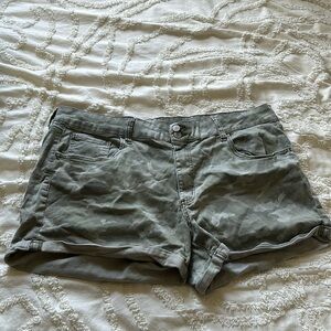So Camouflage Cuffed Shorts